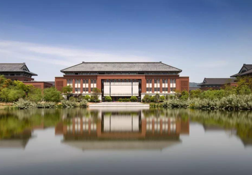 浙江大學(xué)【醫(yī)療健康產(chǎn)業(yè)MBA】顏值當(dāng)?shù)?，看傳統(tǒng)藥企如何布局醫(yī)美產(chǎn)業(yè)？