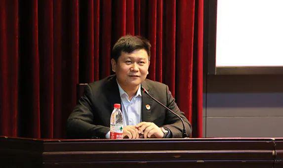 河北大學(xué)管理學(xué)院院長段洪波：用知識裝點(diǎn)青春歲月 用擔(dān)當(dāng)詮釋青年人生