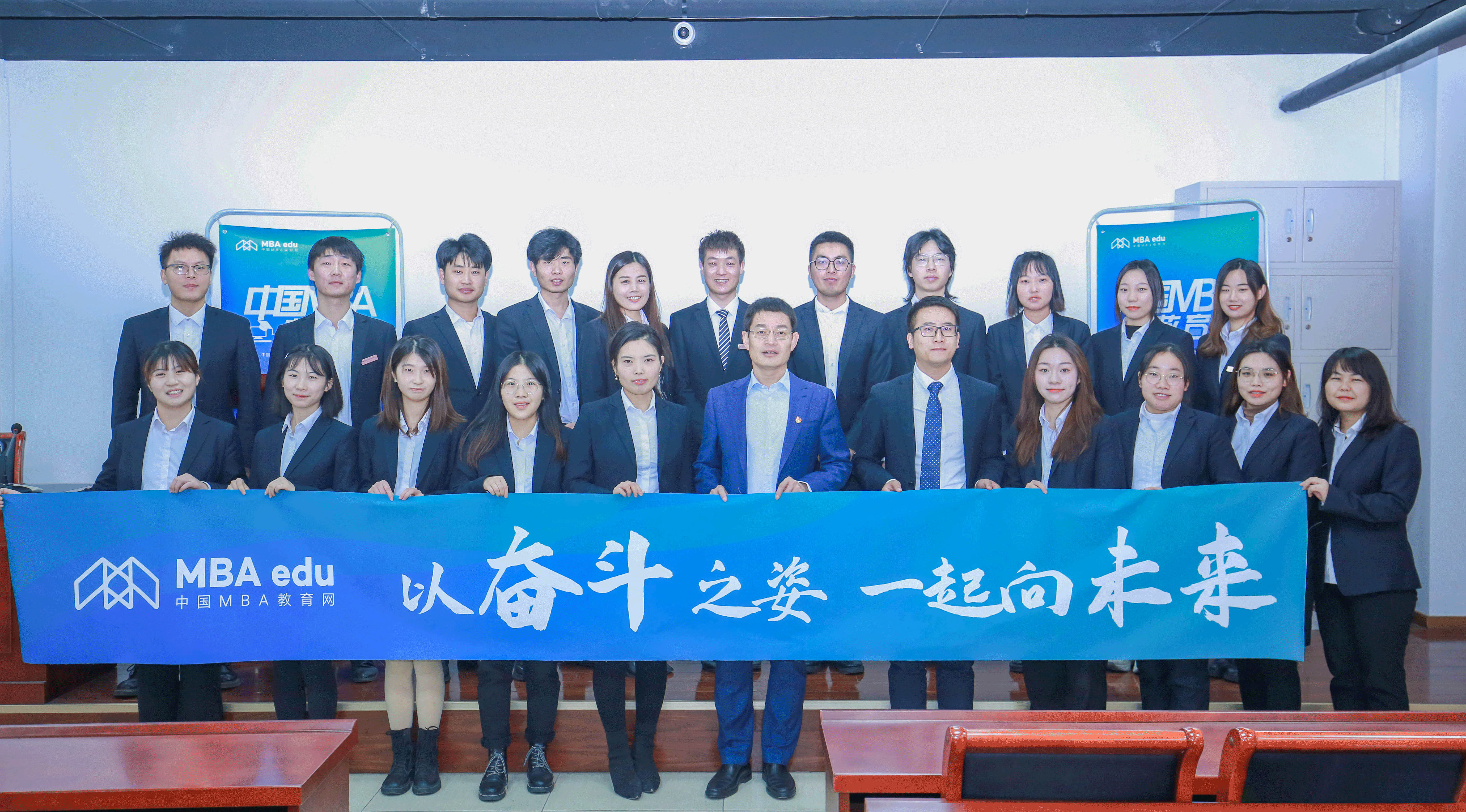 以奮斗之姿，一起向未來 | 2022，向更好的未來不斷邁進