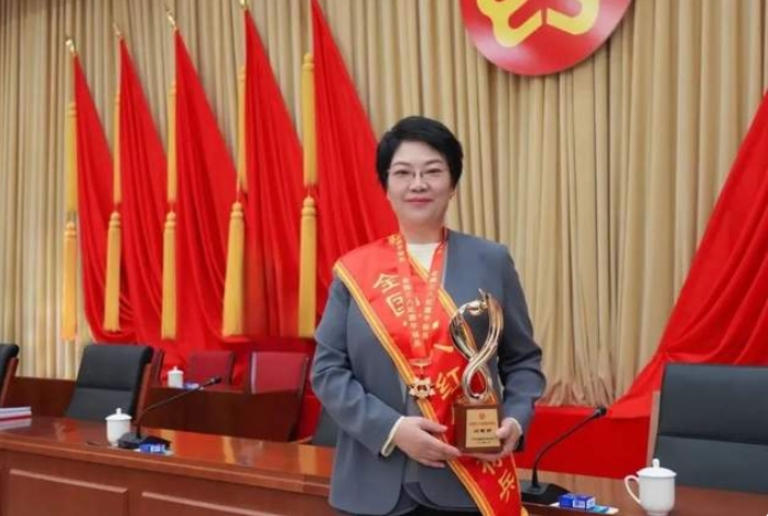 校友動(dòng)態(tài) | 祝賀華南理工大學(xué)2006級EMBA校友劉菊妍榮獲“全國三八紅旗手標(biāo)兵”榮譽(yù)稱號