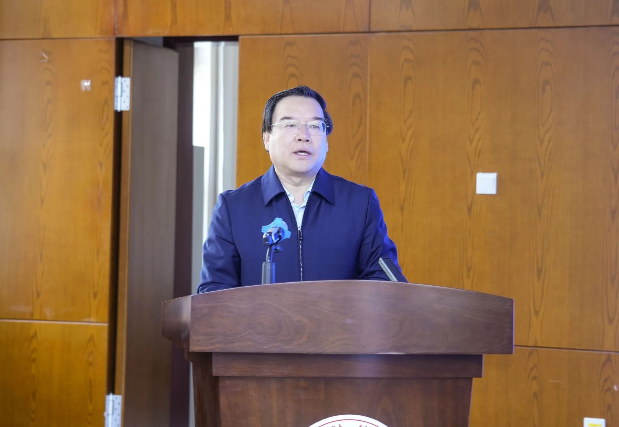 “AI時(shí)代商科教育發(fā)展論壇暨山西財(cái)經(jīng)大學(xué)MBA校外導(dǎo)師聘任儀式（2025）”圓滿舉行