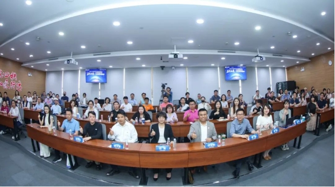 “iBEST融合創(chuàng)新系列論壇|應(yīng)變而進：全球政策變革與企業(yè)全球化戰(zhàn)略轉(zhuǎn)型”順利召開