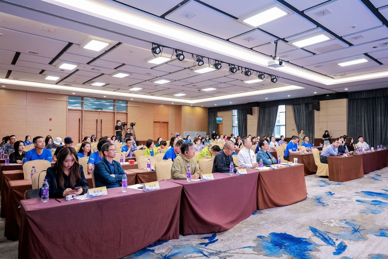 上財商學(xué)院金融EMBA發(fā)布會暨『不東問道』第四站·戈20出征儀式舉行