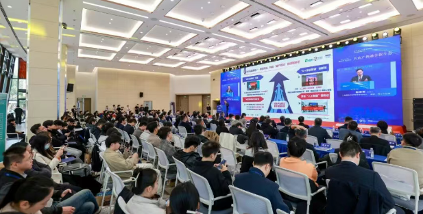 前行，與改革同頻｜上理管院專業(yè)學(xué)位教育中心2025年終回顧